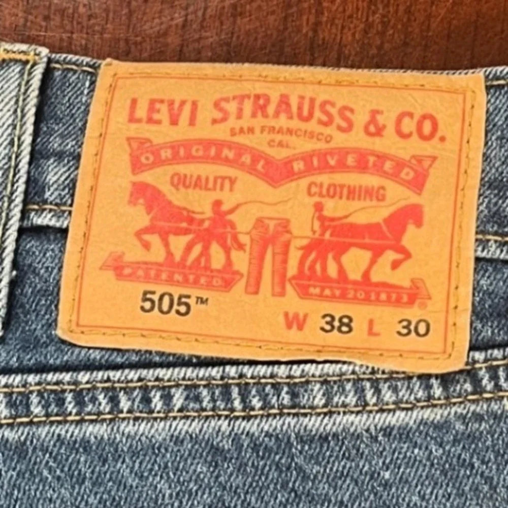 Levi's 505 Regular Fit Straight Leg Jeans Mens Tag 38x30 Measures 39x29 Blue EUC